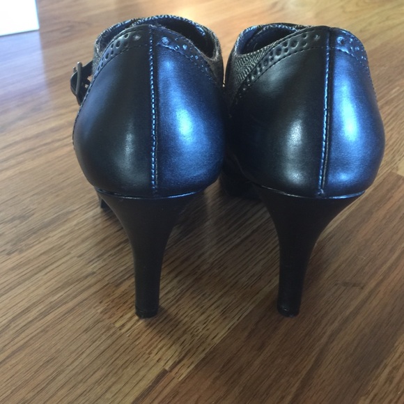 Black heels - Picture 3 of 3