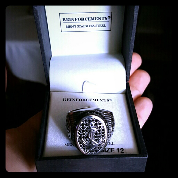 **BRAND NEW**Men's anchor ring.