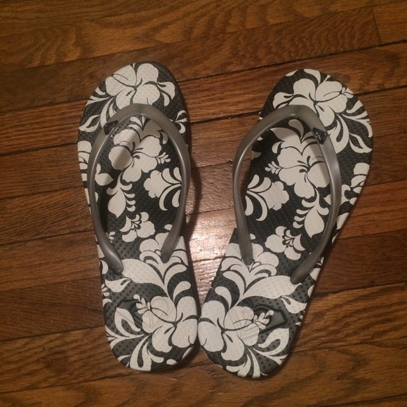 Roxy flip flops