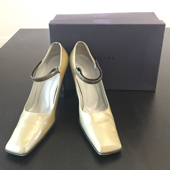 **SALE!!** Prada Patent Leather Calzature Pumps