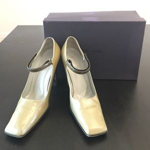 **SALE!!** Prada Patent Leather Calzature Pumps
