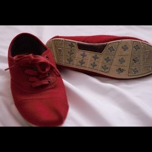 Toms sneakers