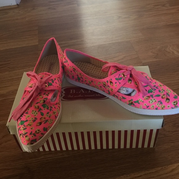 Hot pink tennis-shoes! Brand new - Picture 1 of 4