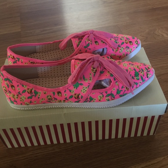 Hot pink tennis-shoes! Brand new - Picture 3 of 4