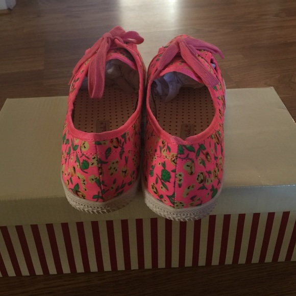 Hot pink tennis-shoes! Brand new - Picture 4 of 4