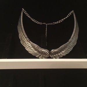Angel wing choker