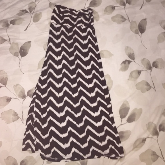 Black and white maxi skirt from Tillys.