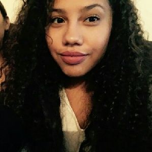 Meet your Posher, Noelia