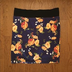 Blue floral stretchy skirt 🌼