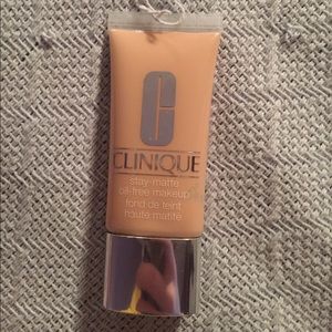 Clinique stay-matte makeup foundation