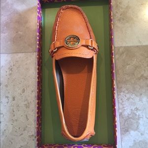 Tory Burch Harrison Driver Tangerine