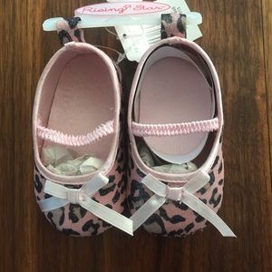 NWT Pink leopard size 2 (6-9 mo) baby shoes