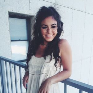 Meet your Posher, Danielle