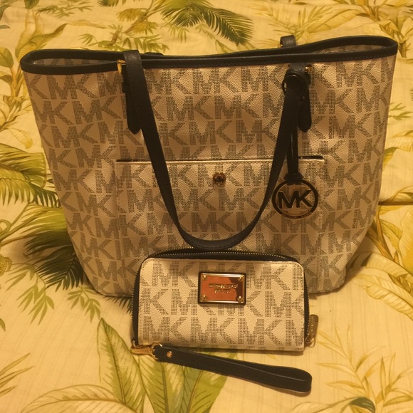 Michael Kors signature navy & white tote bag only