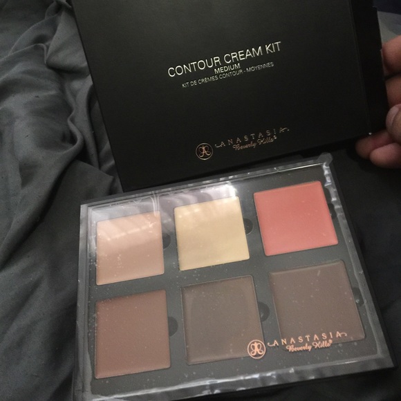 Anastasia Beverly Hills cream contour final sale!
