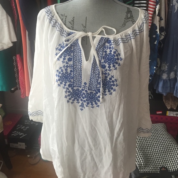 Cynthia Rowley Tops - Flowy embroidered top