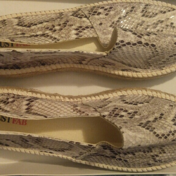 Just Fab 7.5 New slip on Faux snake skin-python