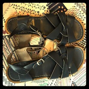 Saltwater Sandals in Navy Blue