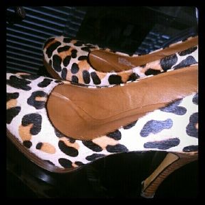 BCBG leopard print shoes
