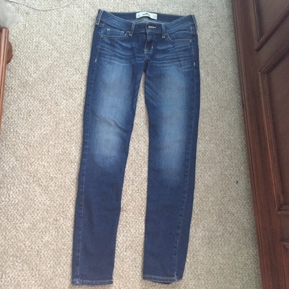 Hollister jeans! great condition