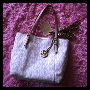 Michael Kors Mono Jet Set w/ top Zipper!