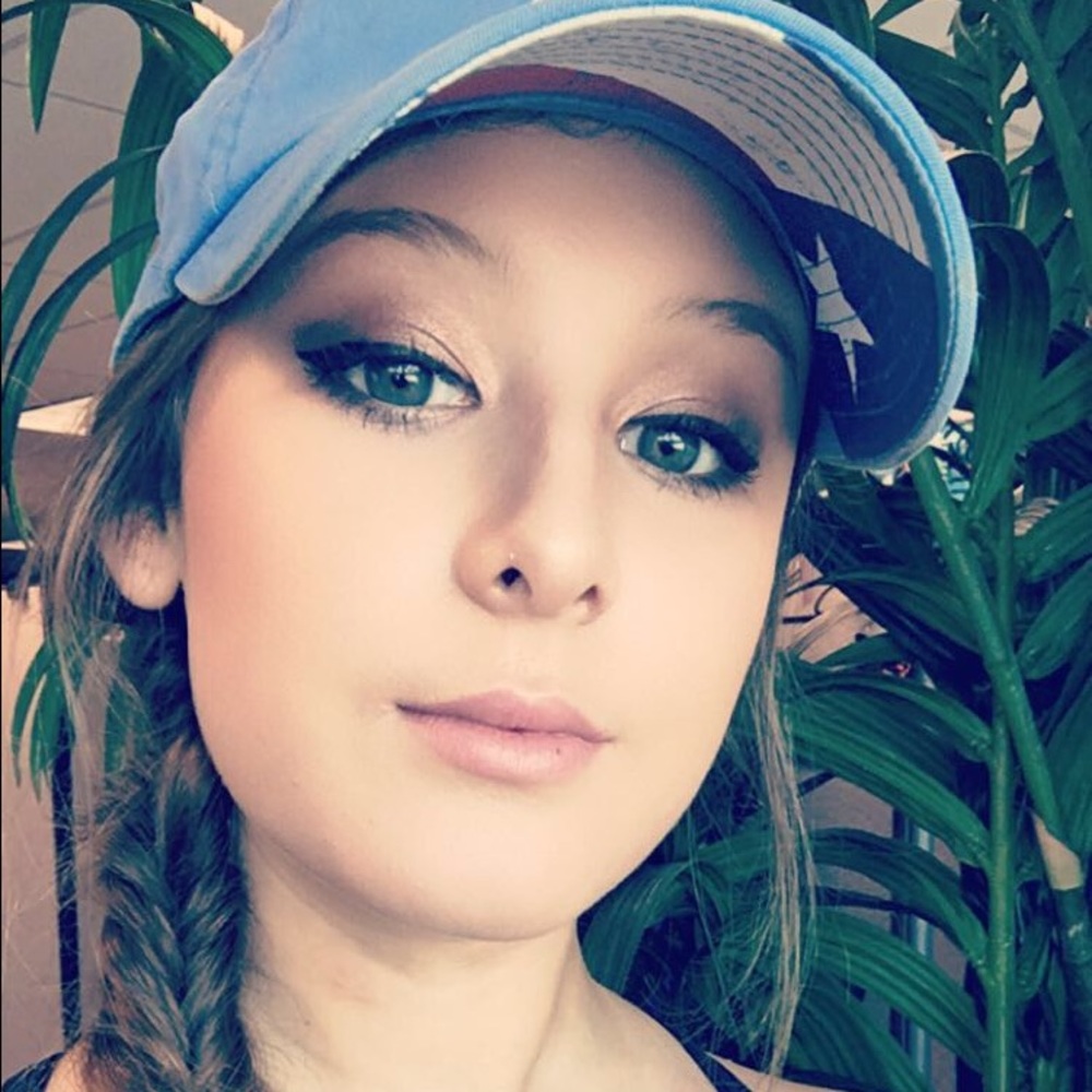 Meet your Posher, Alyssa