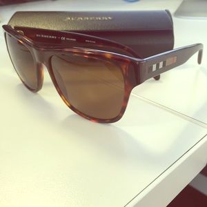 Burberry wayfarer polarized sunglasses