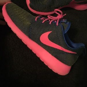 ✔️ nike roshe shoes ✔️