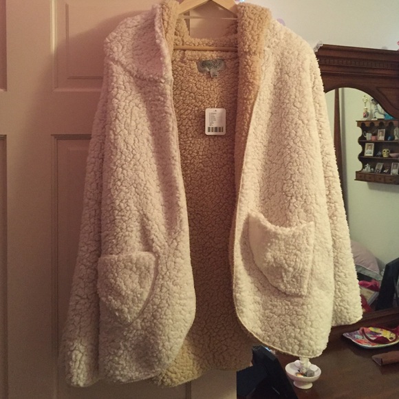 Ecote NWT fluffy white coat/ sweater