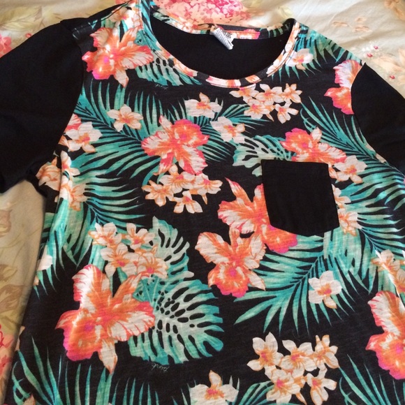 PINK Victoria's Secret Tops - PINK tee