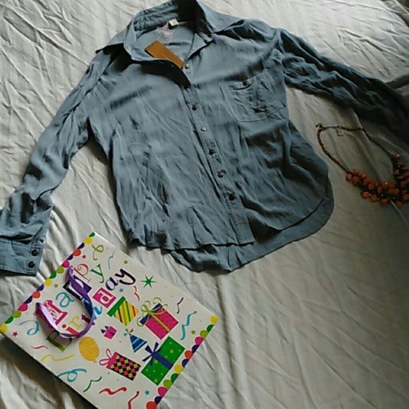 Francesca's Shirt Size Small NEW WITH TAGS - Picture 2 of 4