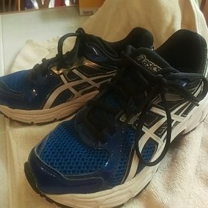 Kids size 4.5 Aasics sneakers