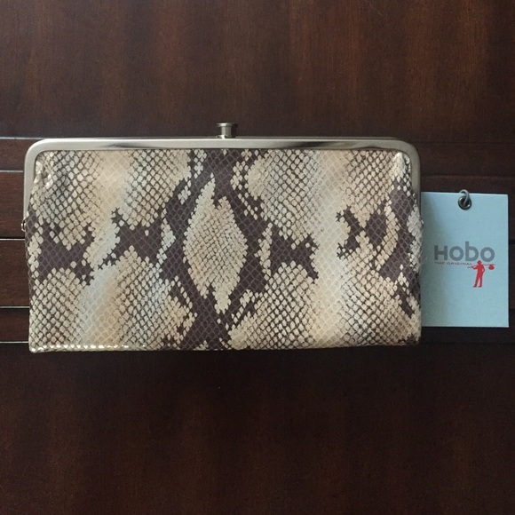 HOBO Handbags - NEW HOBO Lauren Leather Wallet in Sand Snake