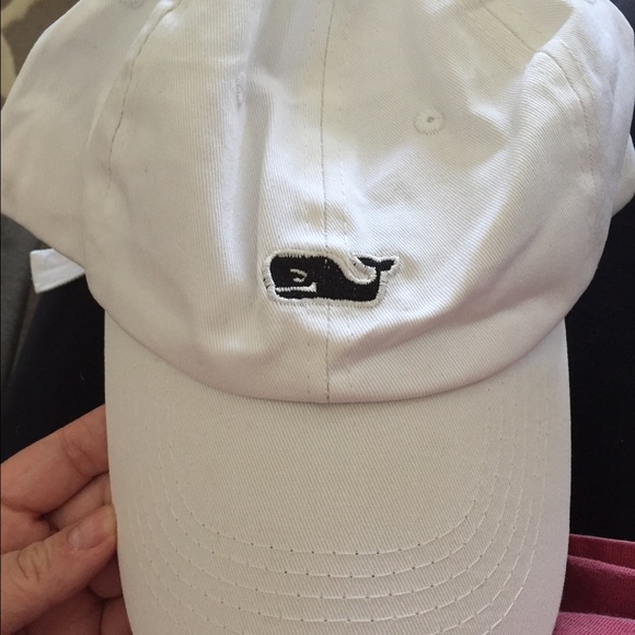 Tiny defect vineyard vines hat