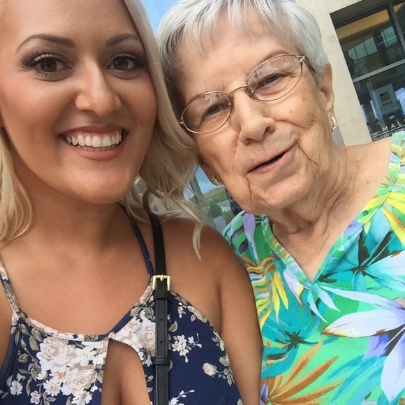 Meet your Posher, Naomi