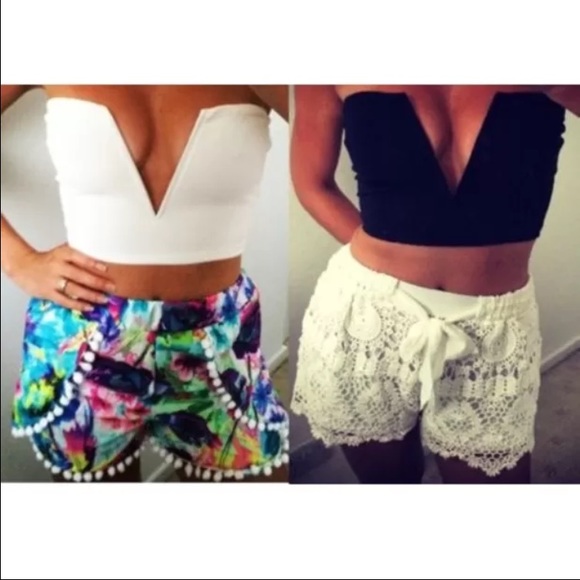 Black v neck crop top