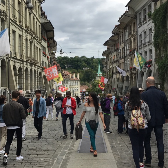 Meet your Posher, Vanessa - Picture 2 of 2