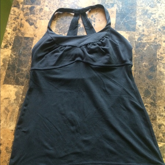 Lululemon tank -not sure of style