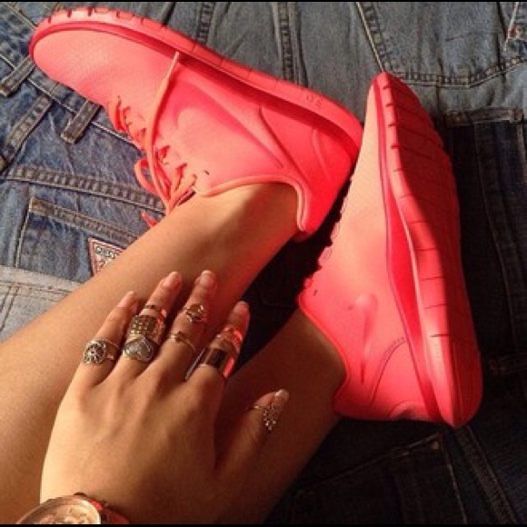 Coral pink Nike Free 3.0