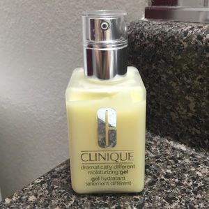 Clinique Dramatically Different Moisturizing Gel