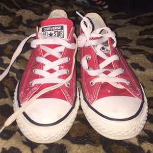 Red low top converse