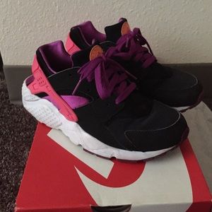 Nike Huarache Run (GS size 6)