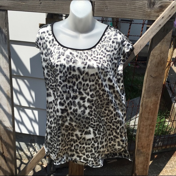 Daniel Rainn Tops - NWT animal print large
