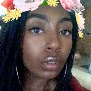 Meet your Posher, Dominique