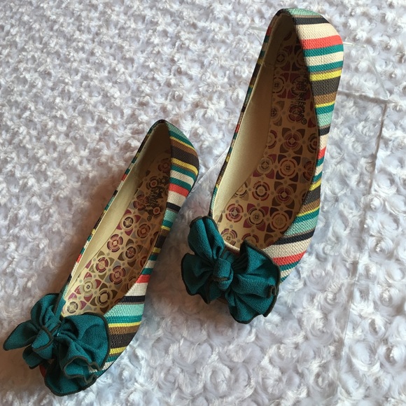 Via PINKY Shoes - |HP| VIA PINKY BOW FLATS
