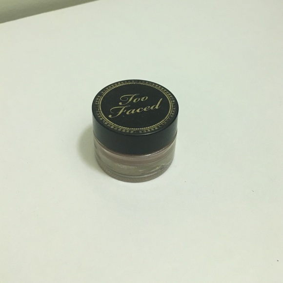 Too Faced (Glamour Dust) eyeshadow