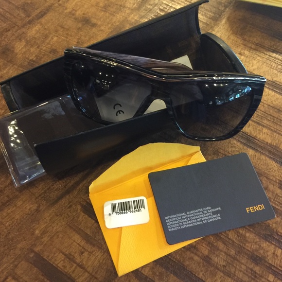 Fendi FS5284 Sunglasses