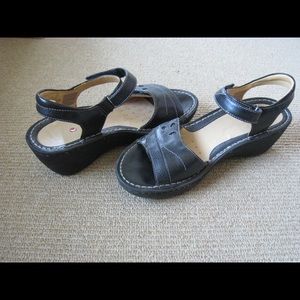 Comfort platform sandals