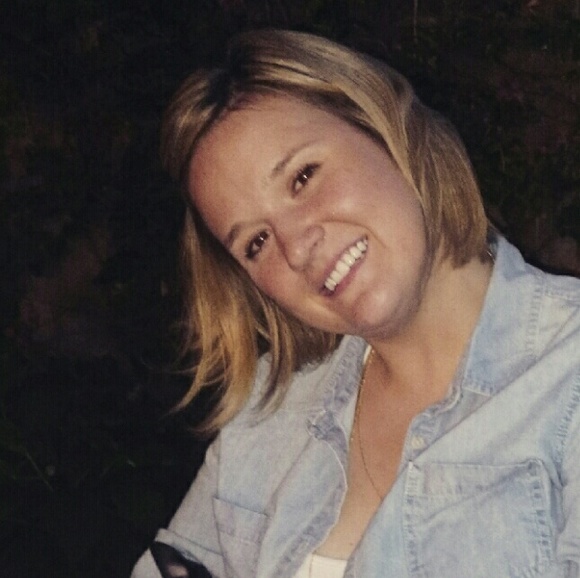 Meet your Posher, Caitlin