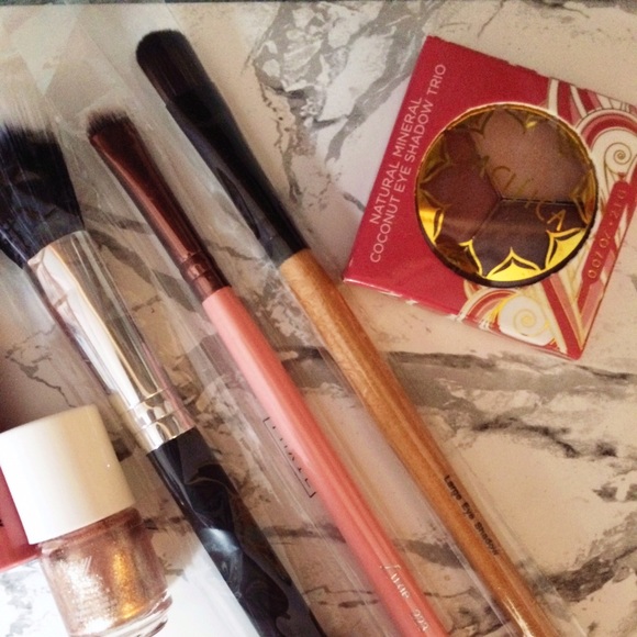 Beauty Bundle - Picture 2 of 4